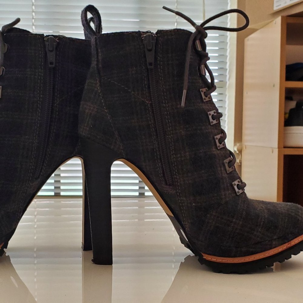 SHOES - Picture 2 of 2